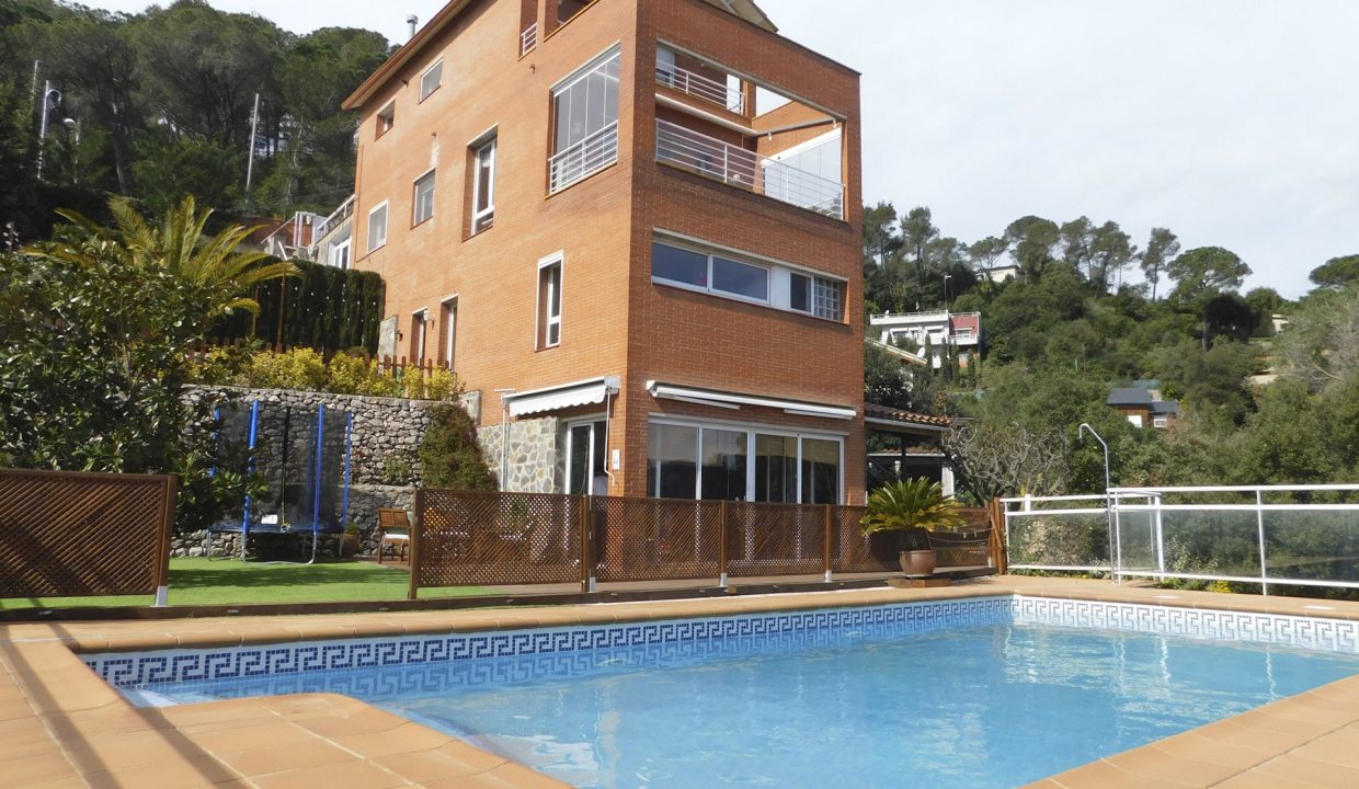 124-2022 chalet-castellar-del-valles-piscina