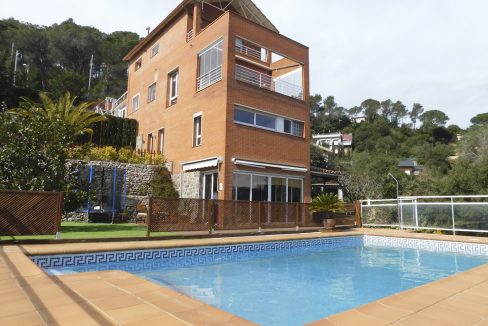 124-2022 chalet-castellar-del-valles-piscina